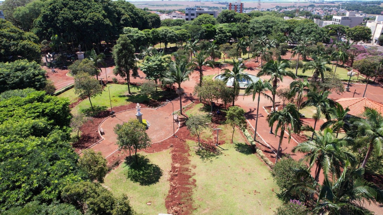 Praças da área central de Campo Mourão recebem obras