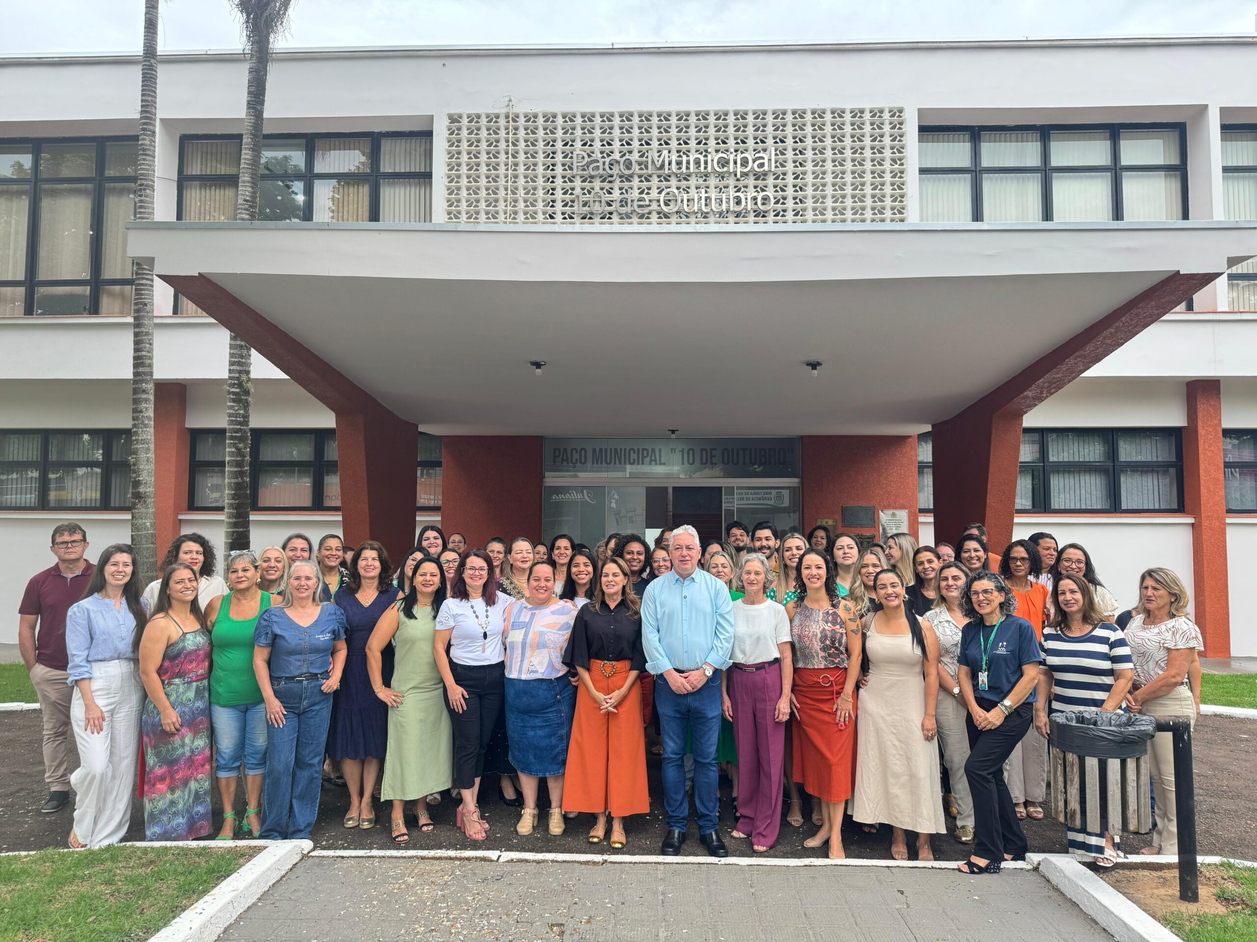 Prefeito Douglas recebe Diretores da Educação Municipal e anuncia uniformes e materiais escolares para 2026