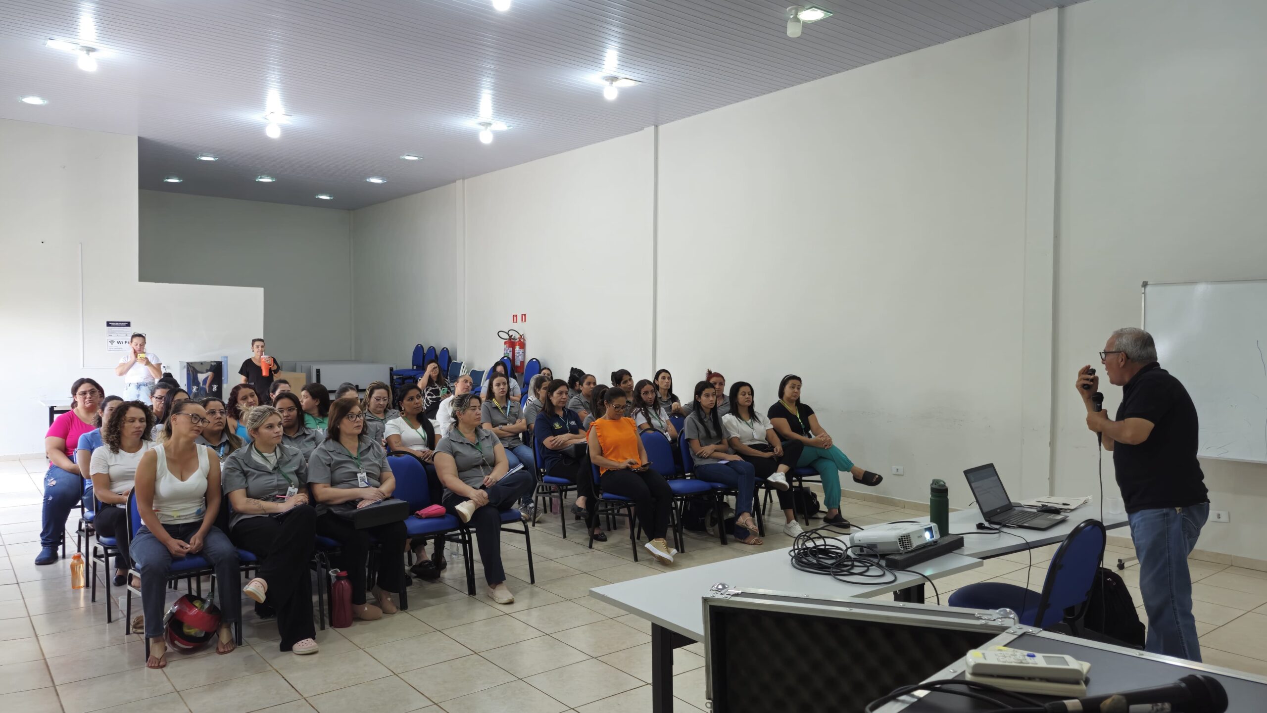 Secretaria de Saúde de Campo Mourão realiza capacitação para recepcionistas da rede municipal de saúde