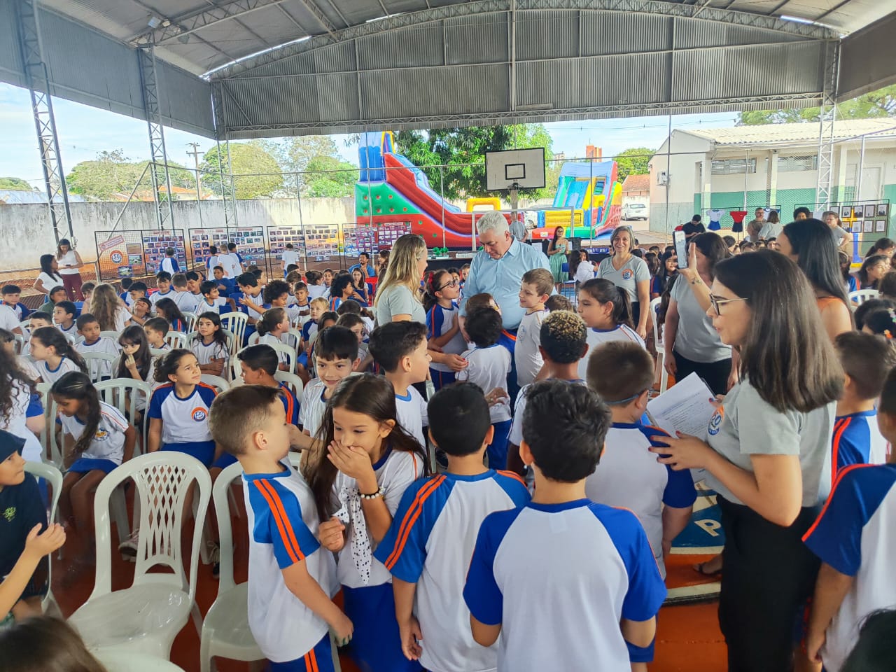 Escola Parigot de Souza faz evento em comemoração aos 50 anos