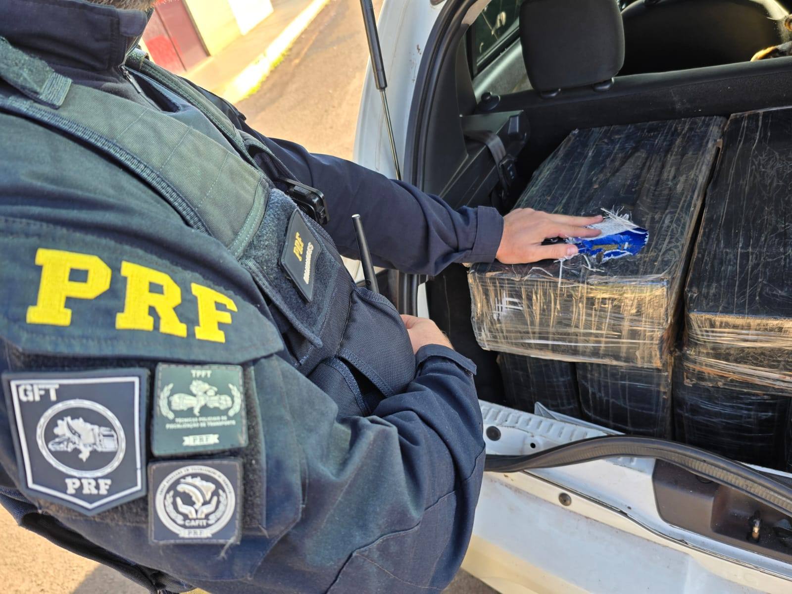 DOIS VEÍCULOS CARREGADO COM MACONHA FORAM APREENDIDOS PELA PRF NA BR-369, REGIÃO DE LONDRINA