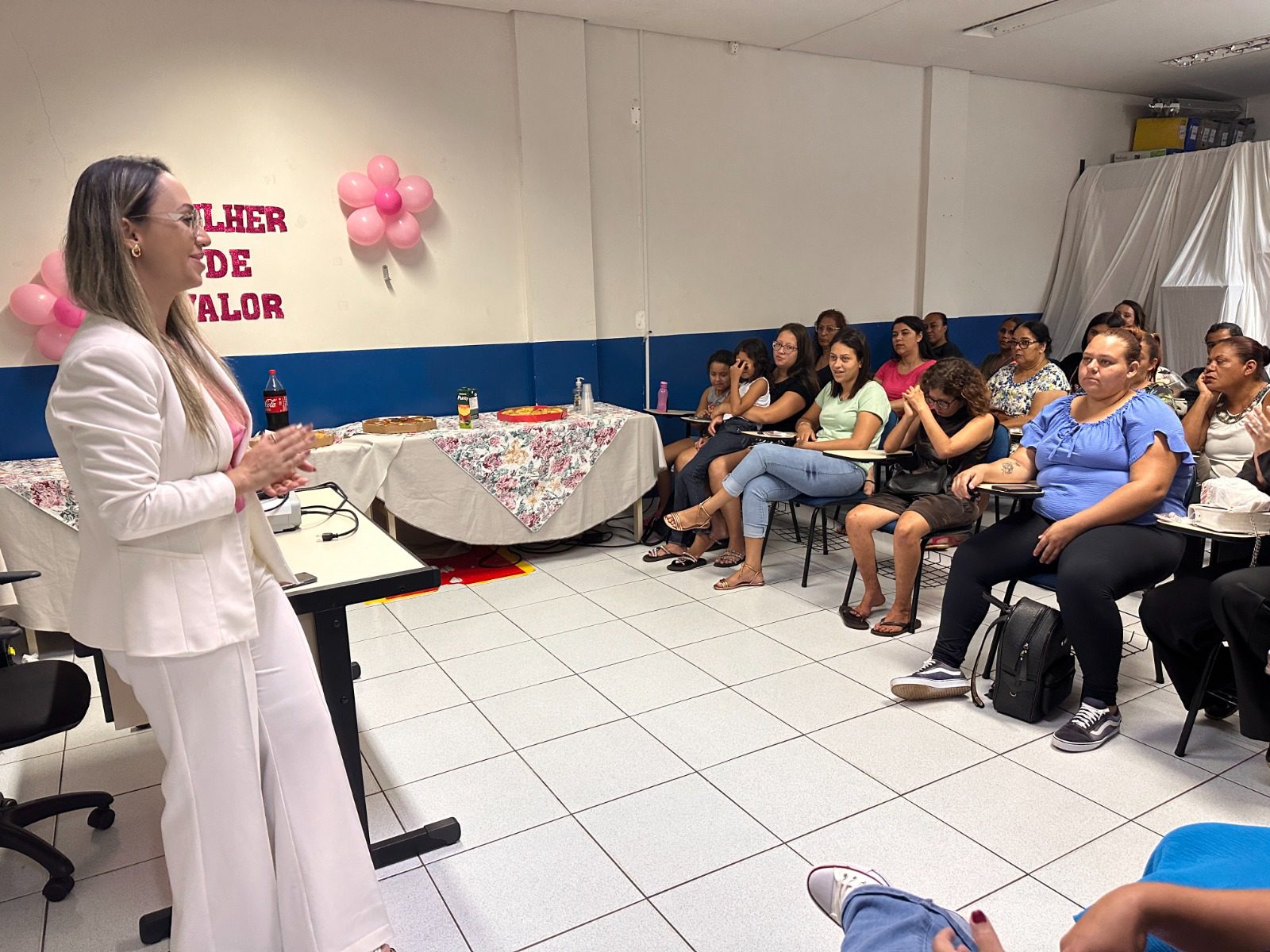 Agência do Trabalhador promove ação em homenagem as mulheres