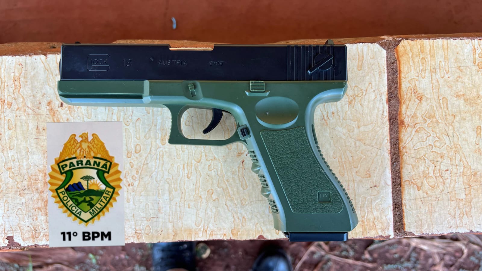 Mulher é Presa por Ameaçar Vizinha com Arma Falsa em Janiópolis