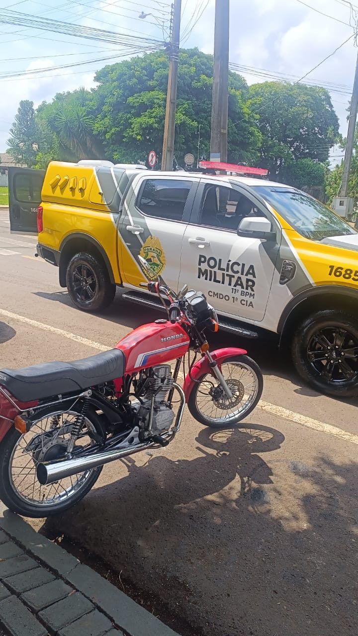 PM recupera moto furtada e prende jovem por receptação