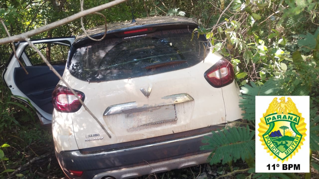 Veículo roubado é recuperado em mata, às margens da PRC-158
