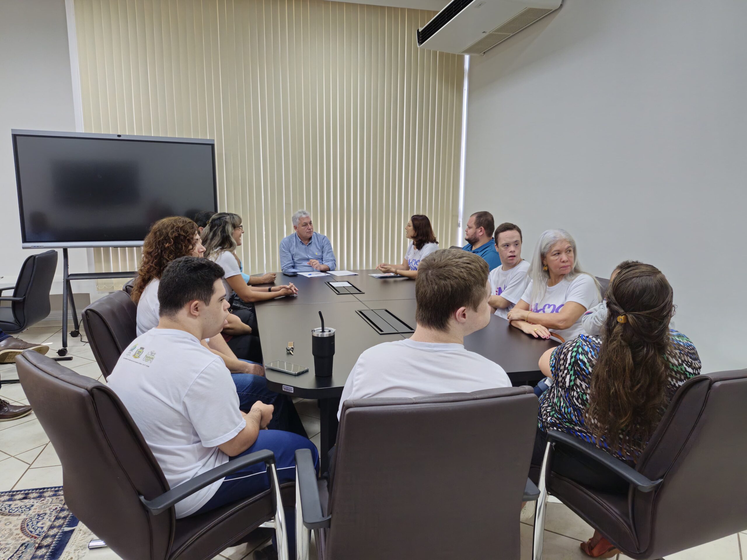 Prefeitura de Campo Mourão recebe representantes da Amo Down para discutir demandas em saúde e educação