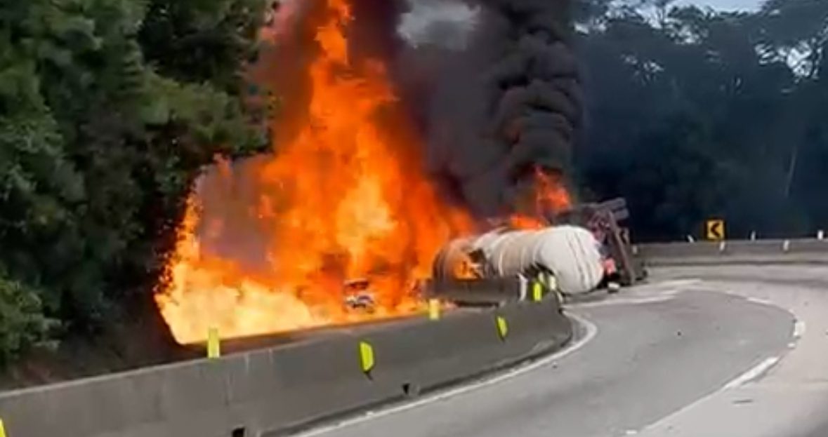 Carreta de combustível explode, deixa rastro de fogo e interdita Morro dos Cavalos na BR-101