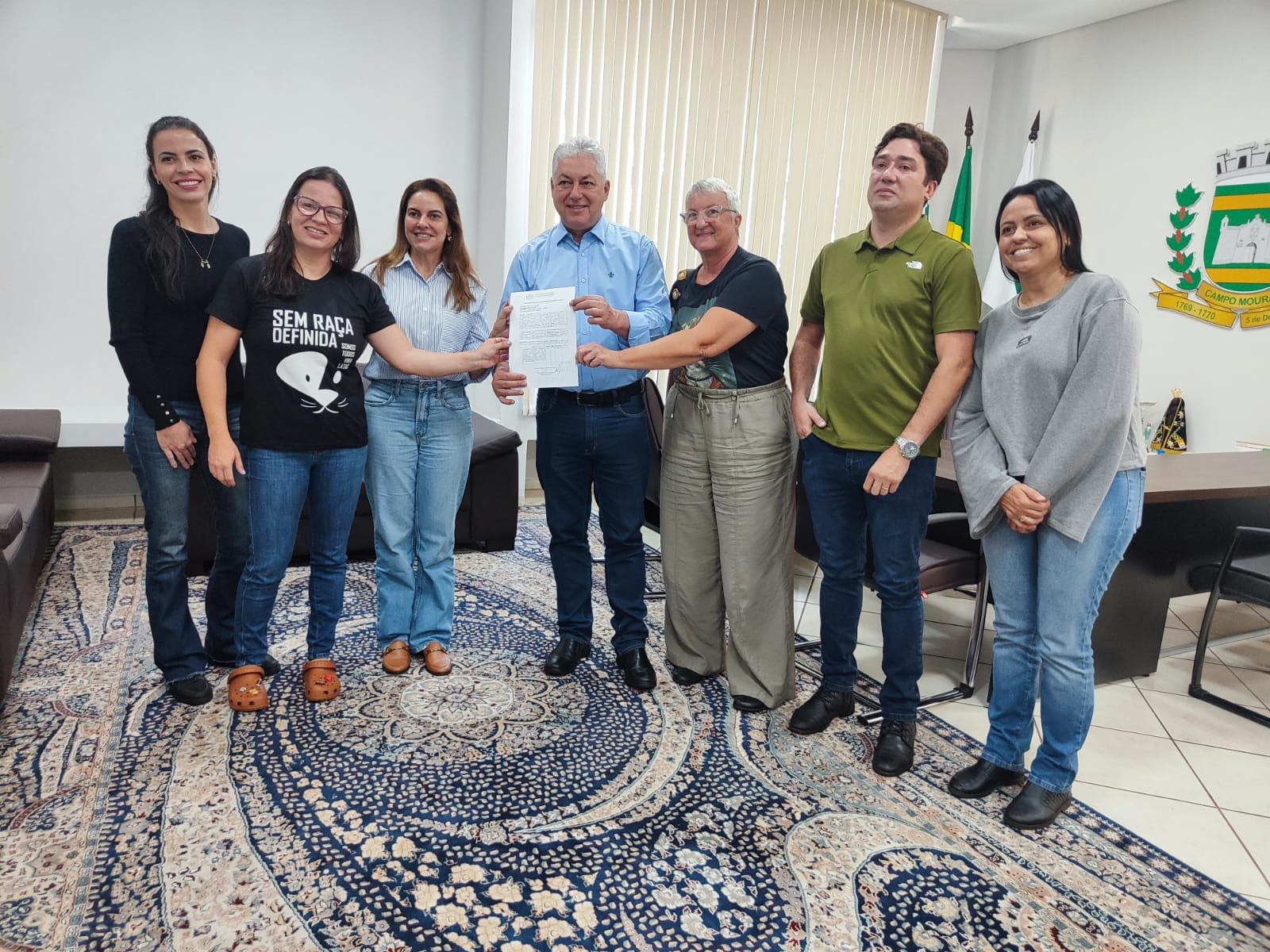 Prefeitura renova convênio com associação para manter serviços voltados à causa animal