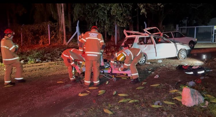 Capotamento na PR-487 deixa cinco feridos na madrugada do Dia das Mães