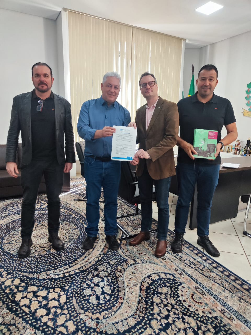 Conselho de Arquitetura e Urbanismo do Paraná entrega Carta de Intenções ao prefeito de Campo Mourão