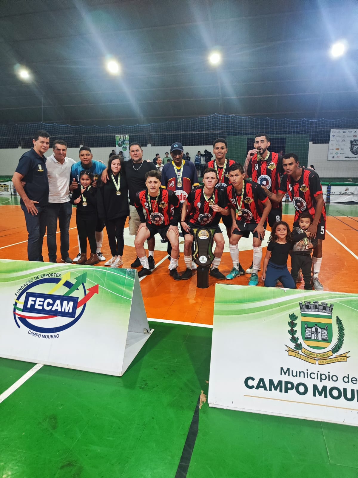 Damferi fatura o título do Campeonato Popular de Futsal de Campo Mourão