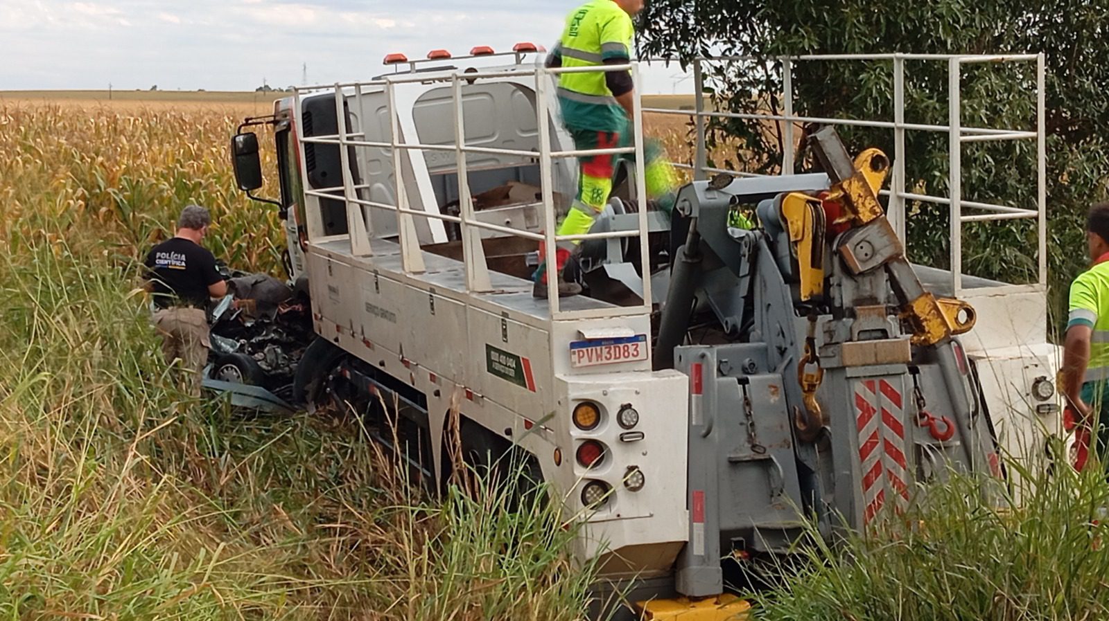 Motorista Morre Esmagado em Colisão Frontal Entre Caminhão e Fiat Uno na BR-369 em Mamborê
