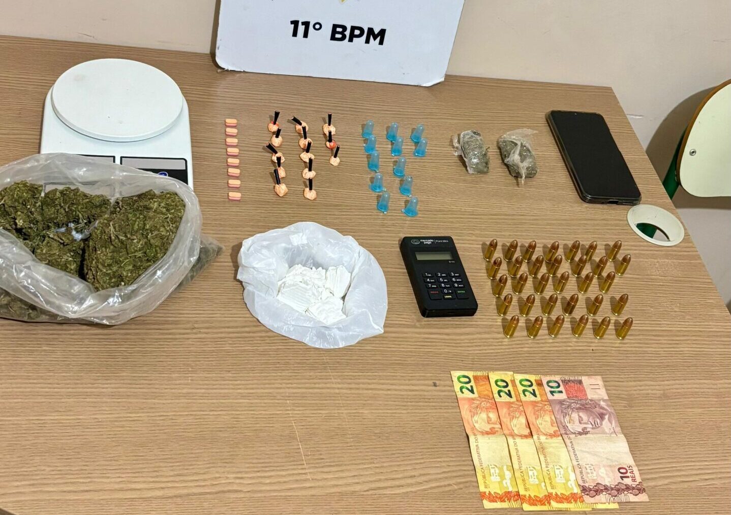 Homem é preso por tráfico de drogas e posse ilegal de munição