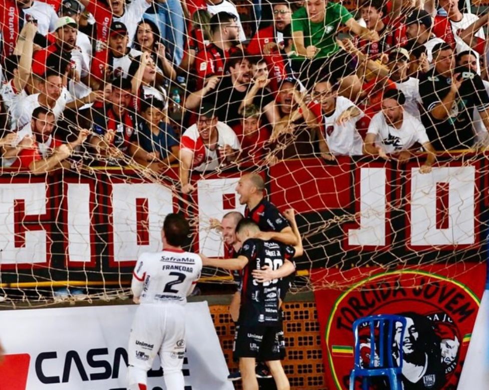 Final de semana foi de emoção para a torcida mourãoense no campo e na quadra