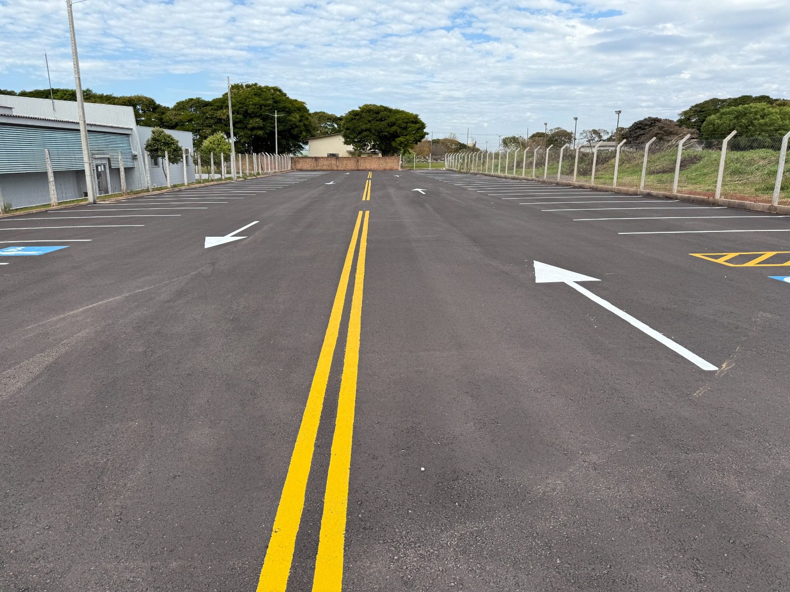 Prefeitura entrega novo estacionamento na UPA para garantir mais comodidade a pacientes e servidores