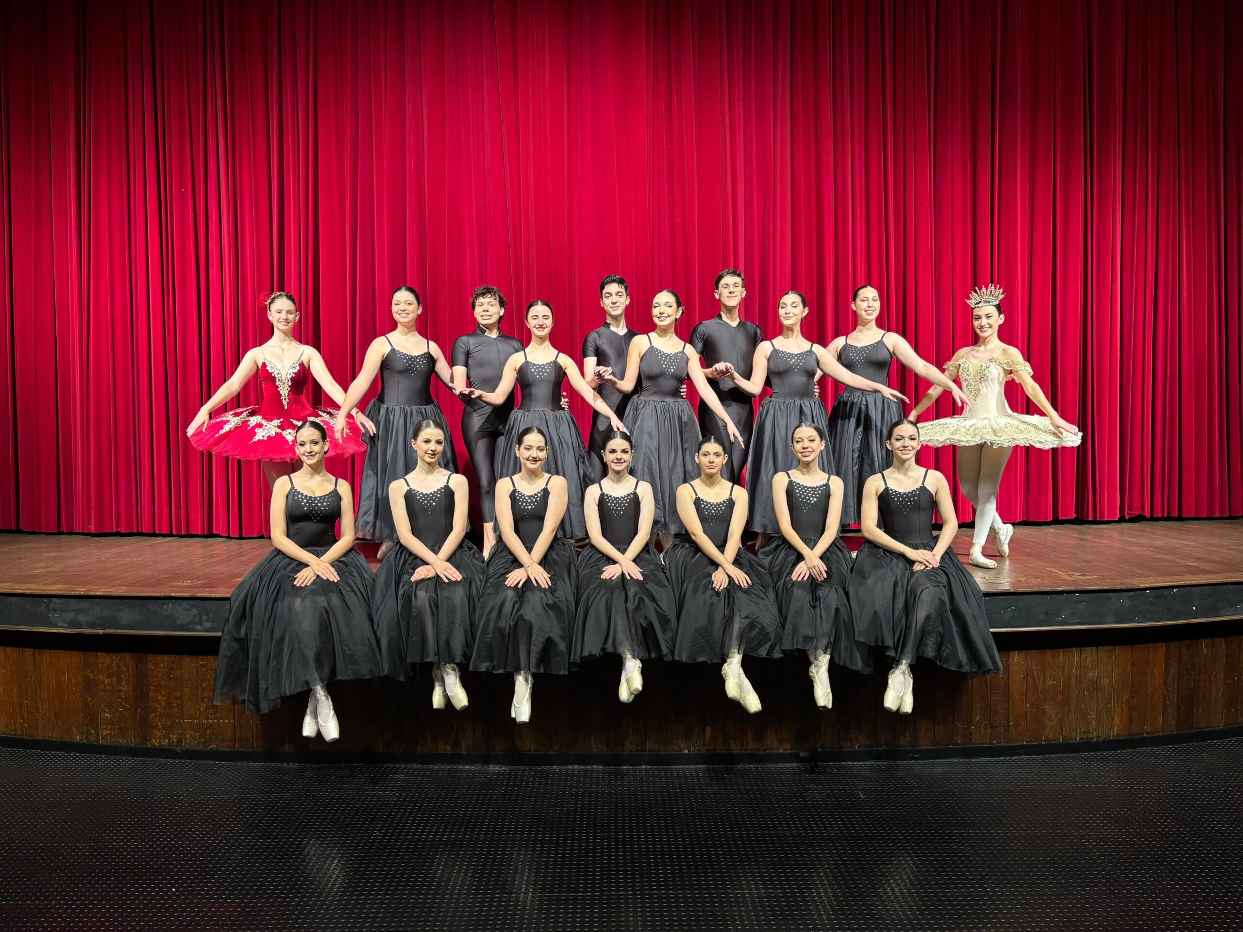 Bailarinos de Campo Mourão no Festival de Dança de Joinville