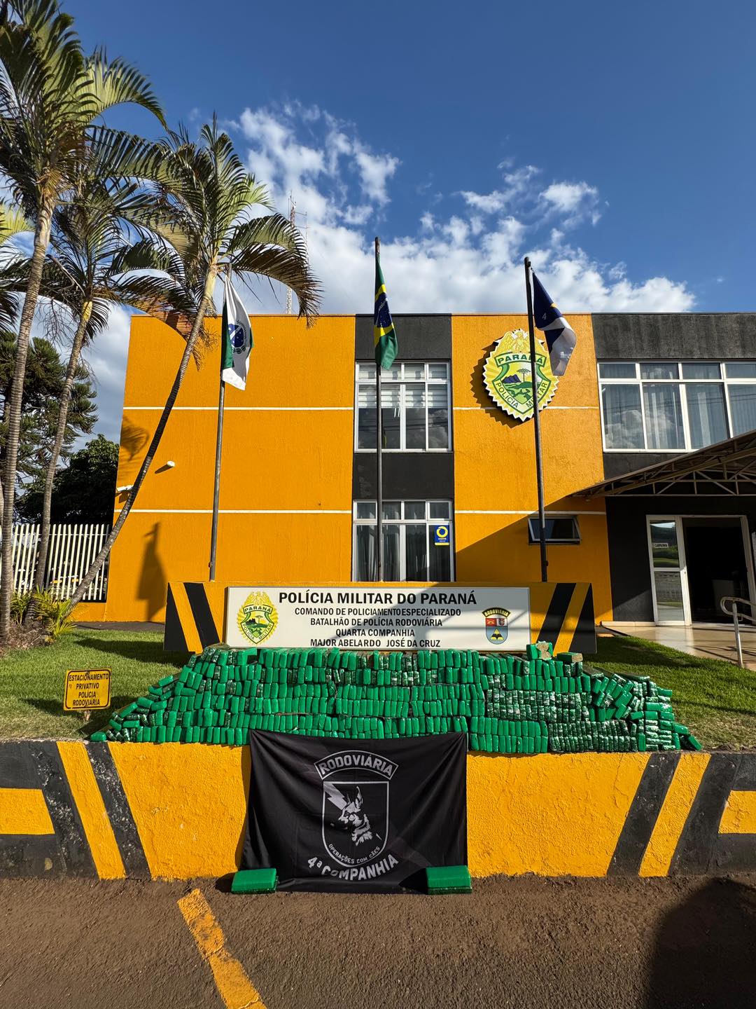 Adolescente é Apreendido com 408 kg de Maconha em Maringá