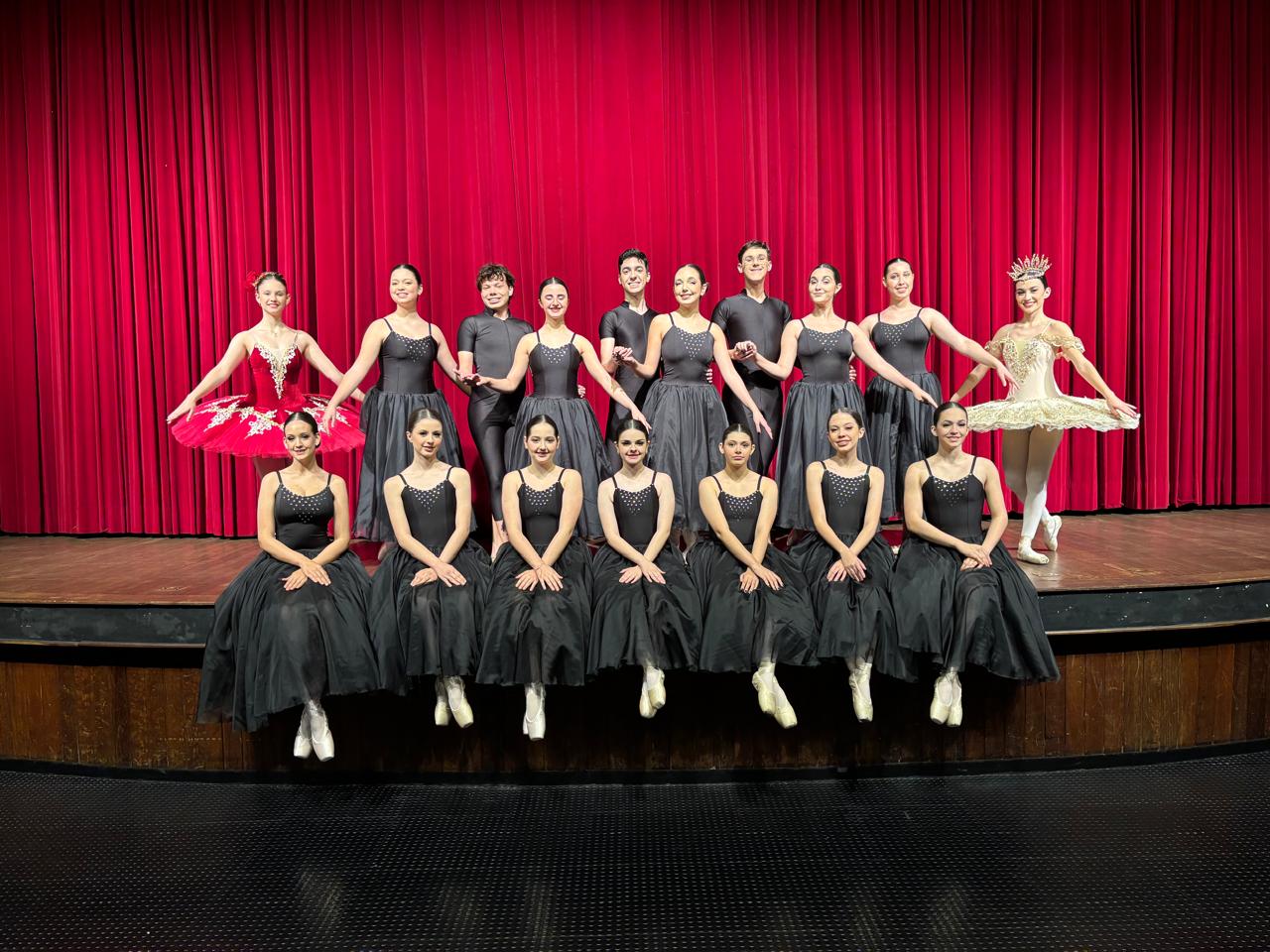 Espetáculo “Divertissement” leva grandes clássicos do balé ao palco do Teatro Municipal de Campo Mourão