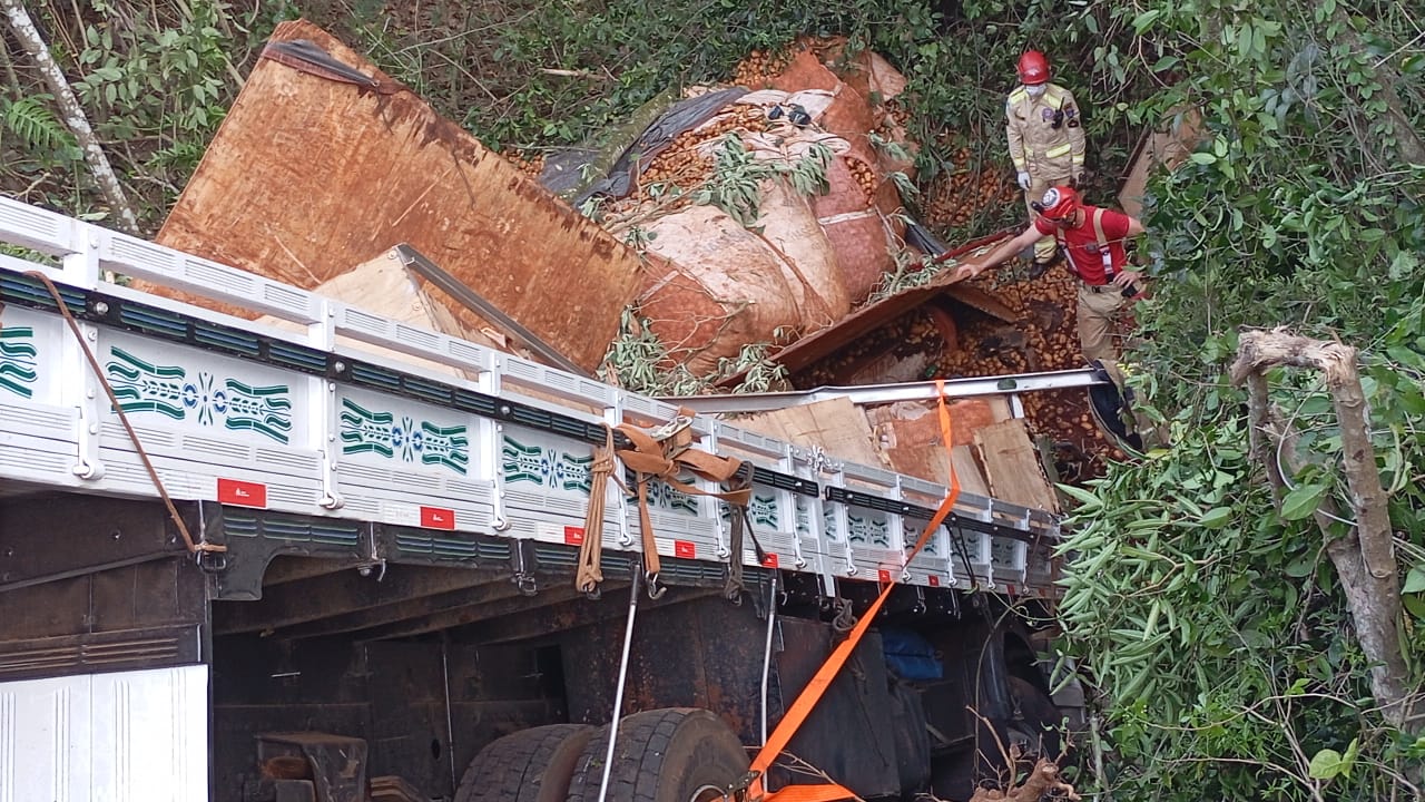 CAMINHONEIRO MORRE EM GRAVE ACIDENTE NA PR-487 ENTRE LUIZIANA E IRETAMA