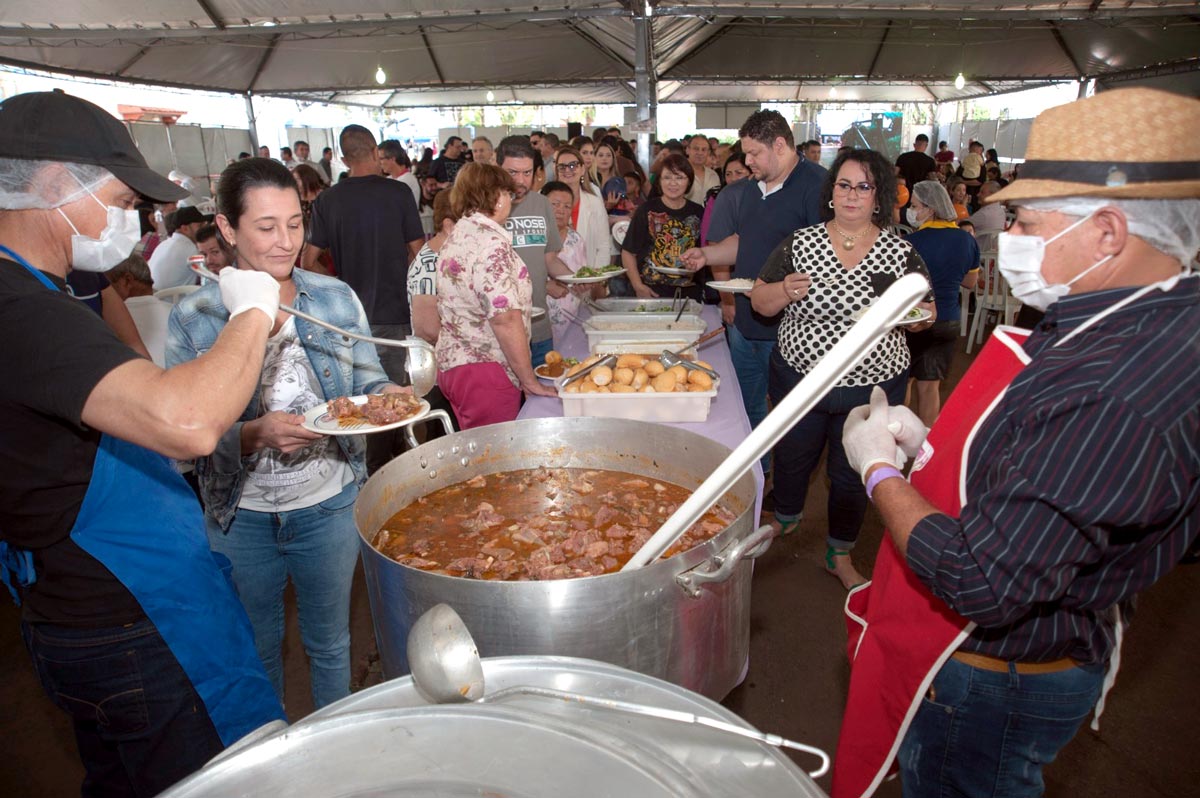 Peabiru celebra 28ª Festa do Carneiro ao Vinho com almoço que reúne tradição e milhares de visitantes