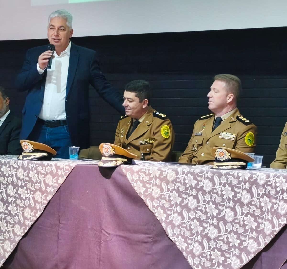 Prefeito Douglas Fabrício participa de cerimônia de troca de comando do 11º BPM de Campo Mourão