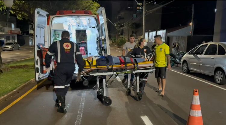 Casal em moto fica ferido após colisão com carro em Campo Mourão