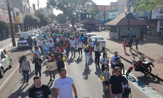 Caminhada em Defesa das Escolas Especializadas mobilizou Campo Mourão