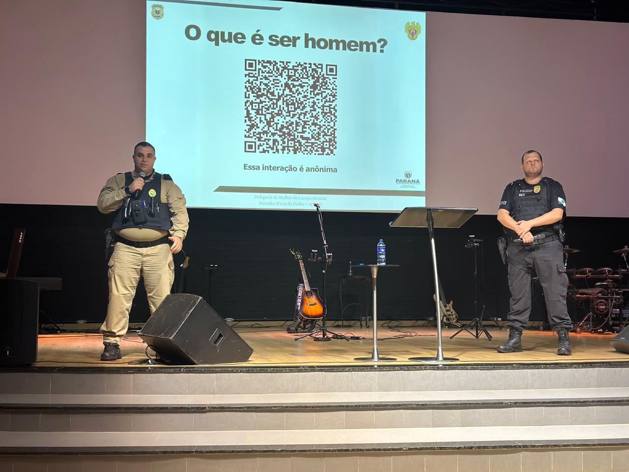 Patrulha Maria da Penha e Delegacia da Mulher promovem palestra sobre valorização da mulher em igreja de Campo Mourão