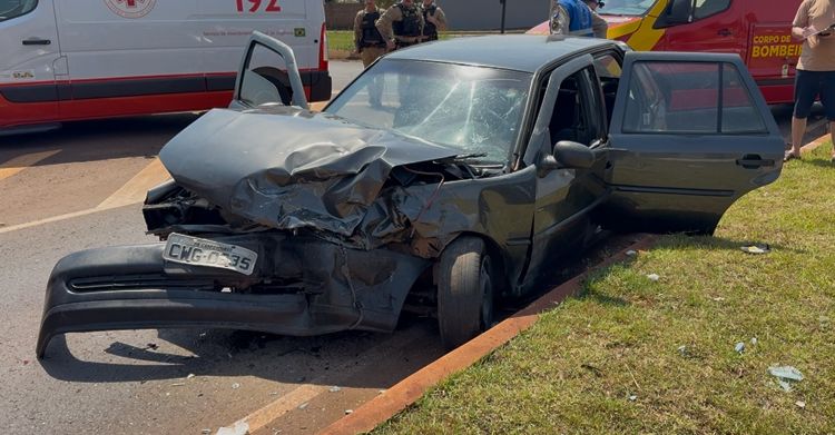 Colisão entre dois carros deixa três pessoas feridas no trevo da PR-158 em Campo Mourão