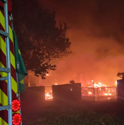 Bombeiro Fica Ferido em Incêndio de Residência em Goioerê
