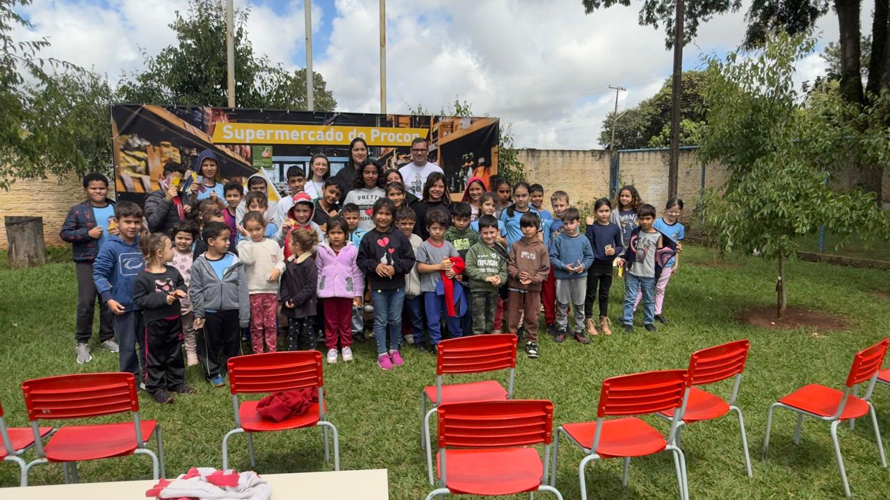 Campanha educativa do Procon de Campo Mourão chega a estudantes da zona rural