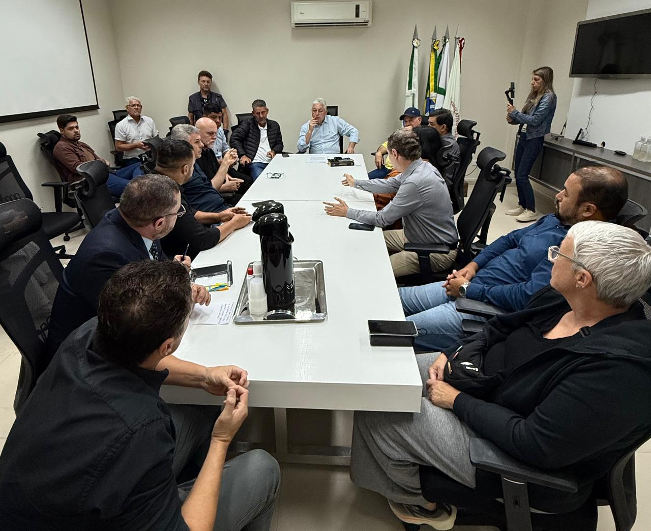 Prefeito e vereadores debatem pacote de quase R$ 250 milhões para obras em Campo Mourão