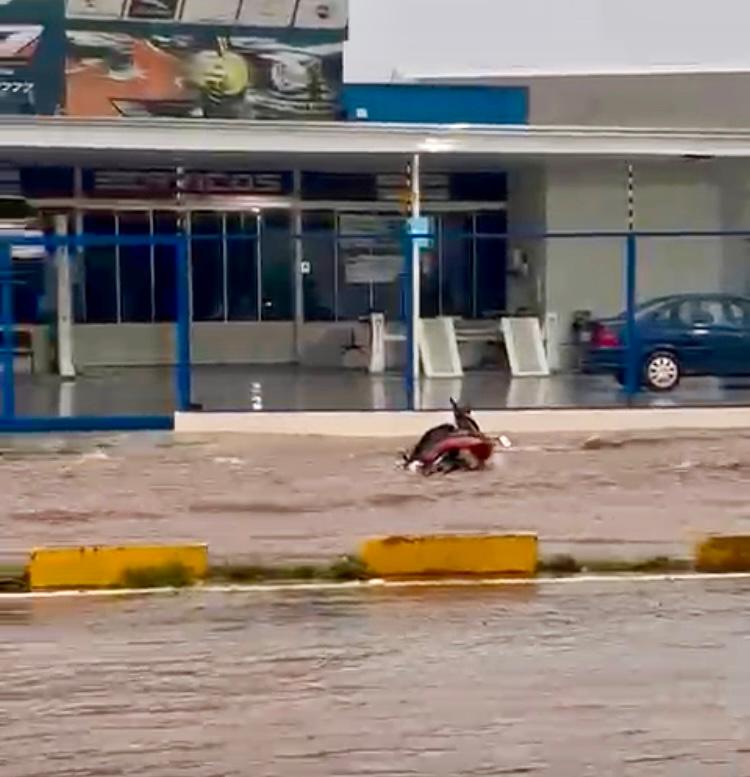 Temporal Causa Danos e Deixa Bairros Sem Energia em Campo Mourão