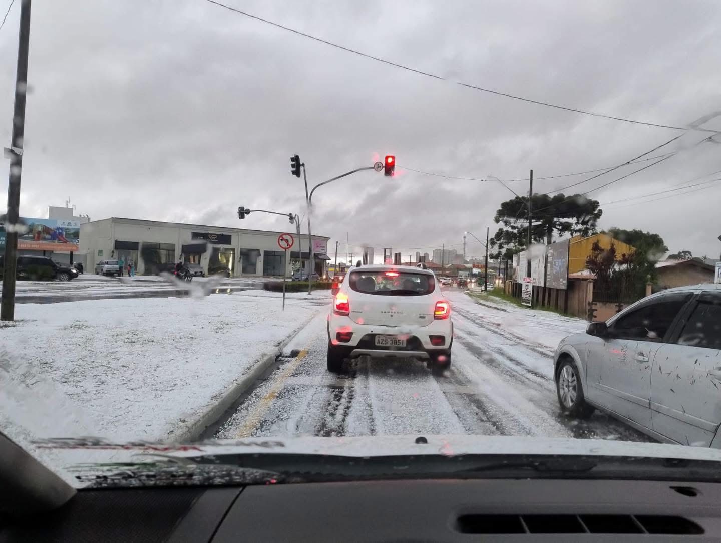 Chuva de Granizo Transforma Ponta Grossa em Cenário Invernal