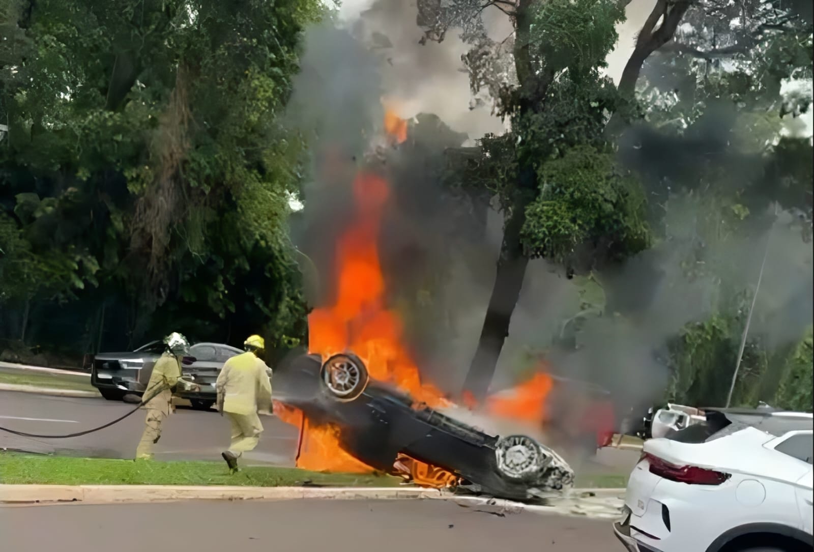 Médico, que é Piloto Automomilístico, Morre Carbonizado em Acidente de Carro em Maringá