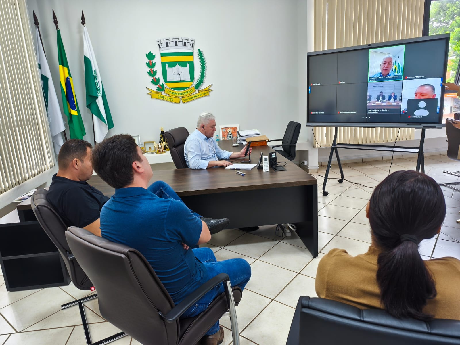 Prefeito Douglas participa de reunião com governadore determina ações para atender afetados pelo temporal