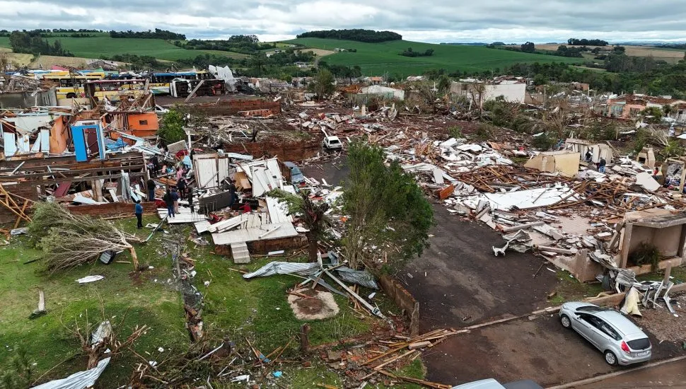 Tornado F-2no Paraná Deixa seis Mortos e Centenas de Feridos