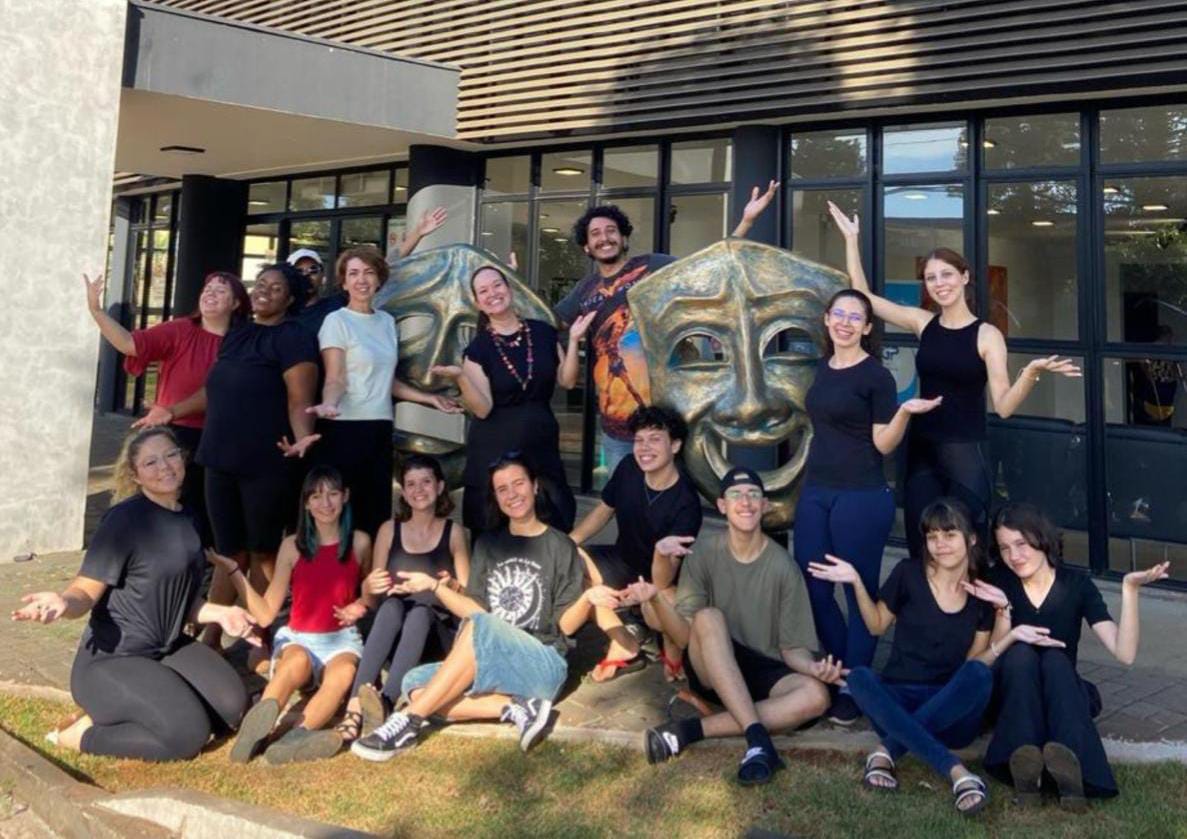 Sarau Presença marca encerramento do ano de alunos de Teatro