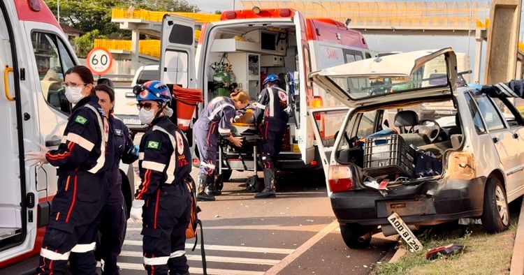 Acidente entre dois veículos deixa duas pessoas feridas na PR-158, em Campo Mourão