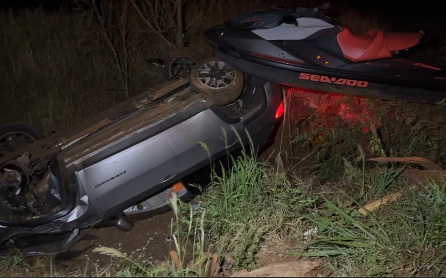 Acidente na BR-487: Jeep Compass Capota com Jet Ski e Motorista Fica Levemente Ferido
