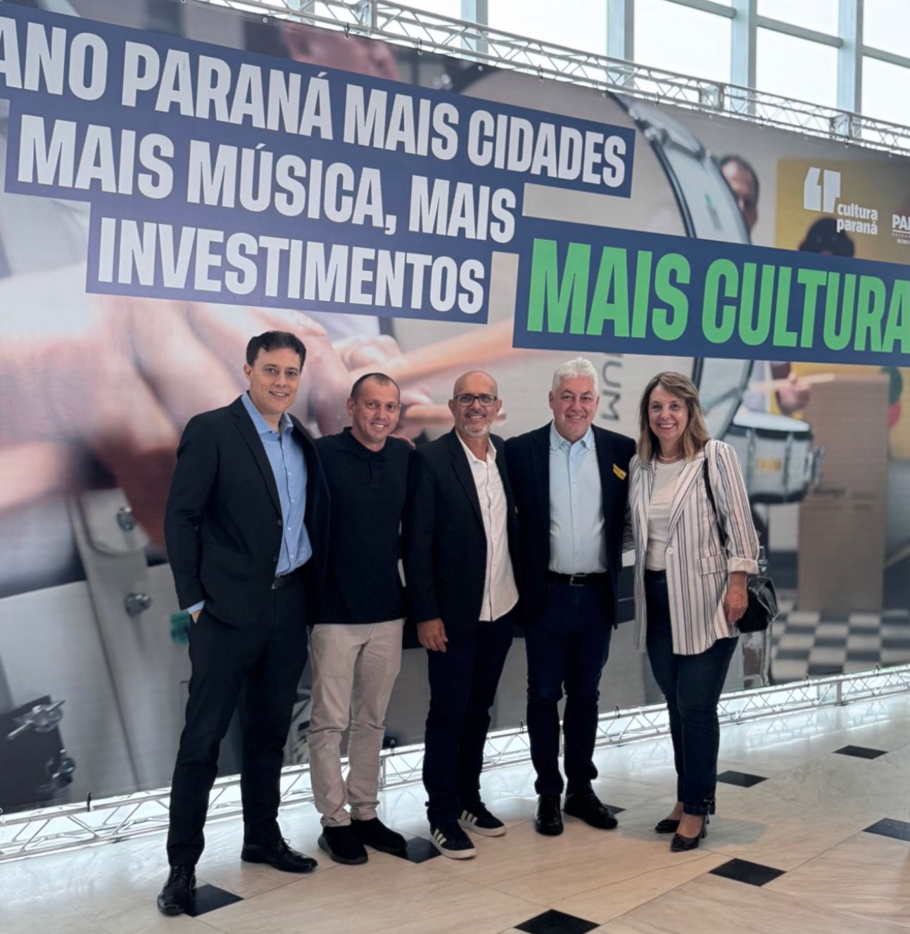 Campo Mourão recebe kit de instrumentos musicais para formação de banda marcial