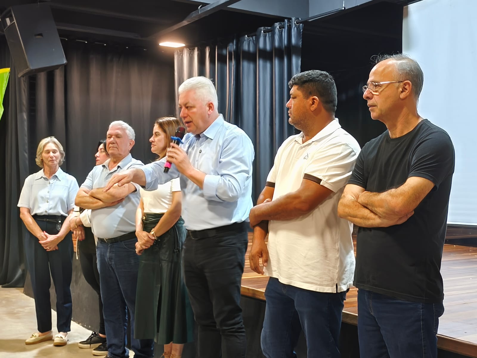 Empresários recebem informações sobre programa que garante kits de materiais e uniformes escolares