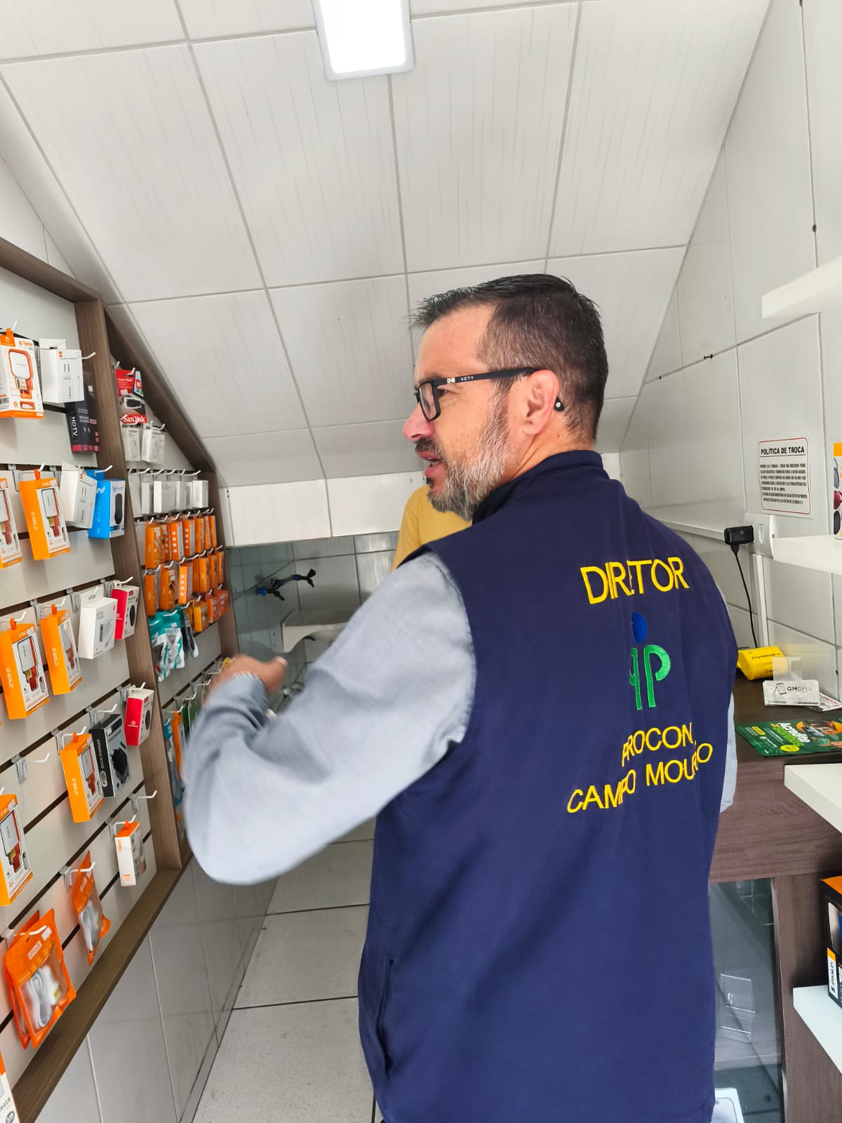 Procon de Campo Mourão orienta lojistas sobre preços nas vitrines