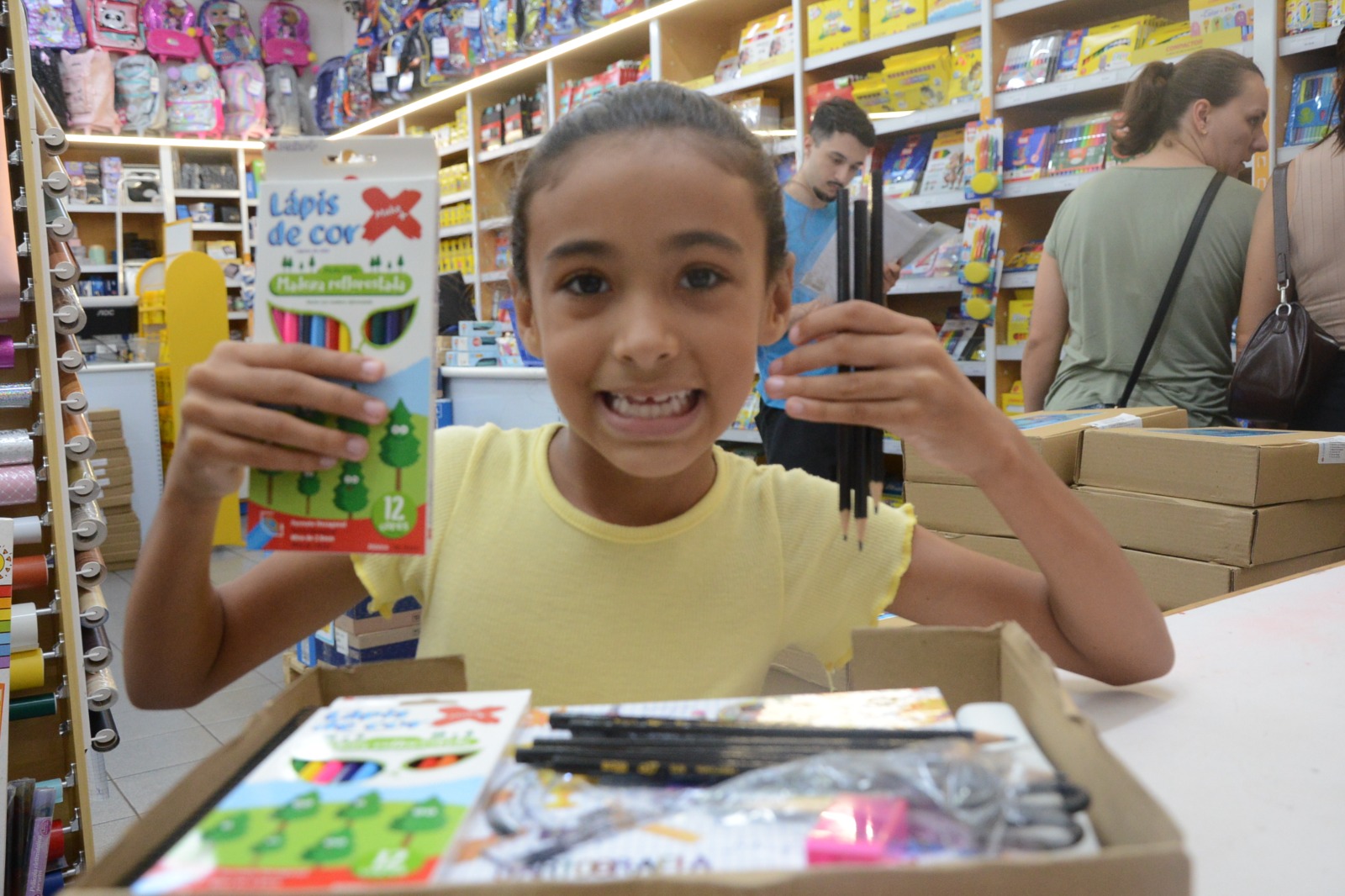 Secretaria de Educação mantém entrega de vouchers de uniformes e materiais para quem ainda não retirou