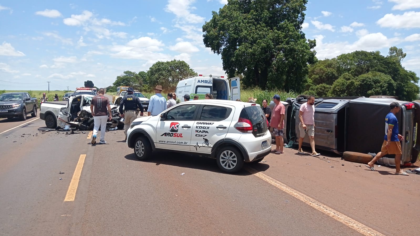 Colisão frontal entre S10 e Saveiro deixa dois feridos graves na BR-369