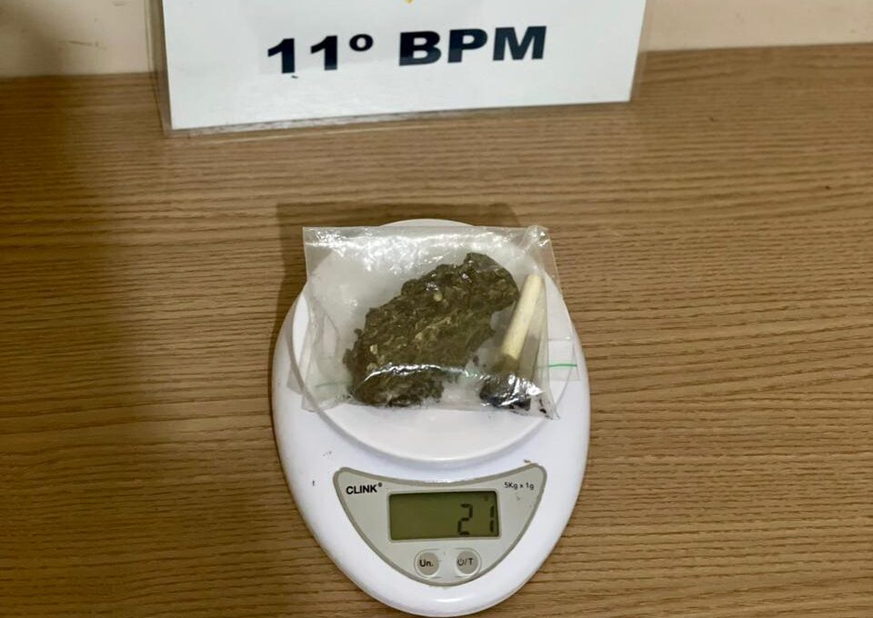Polícia Militar apreende drogas e encaminha adolescentes à delegacia no Centro de Campo Mourão