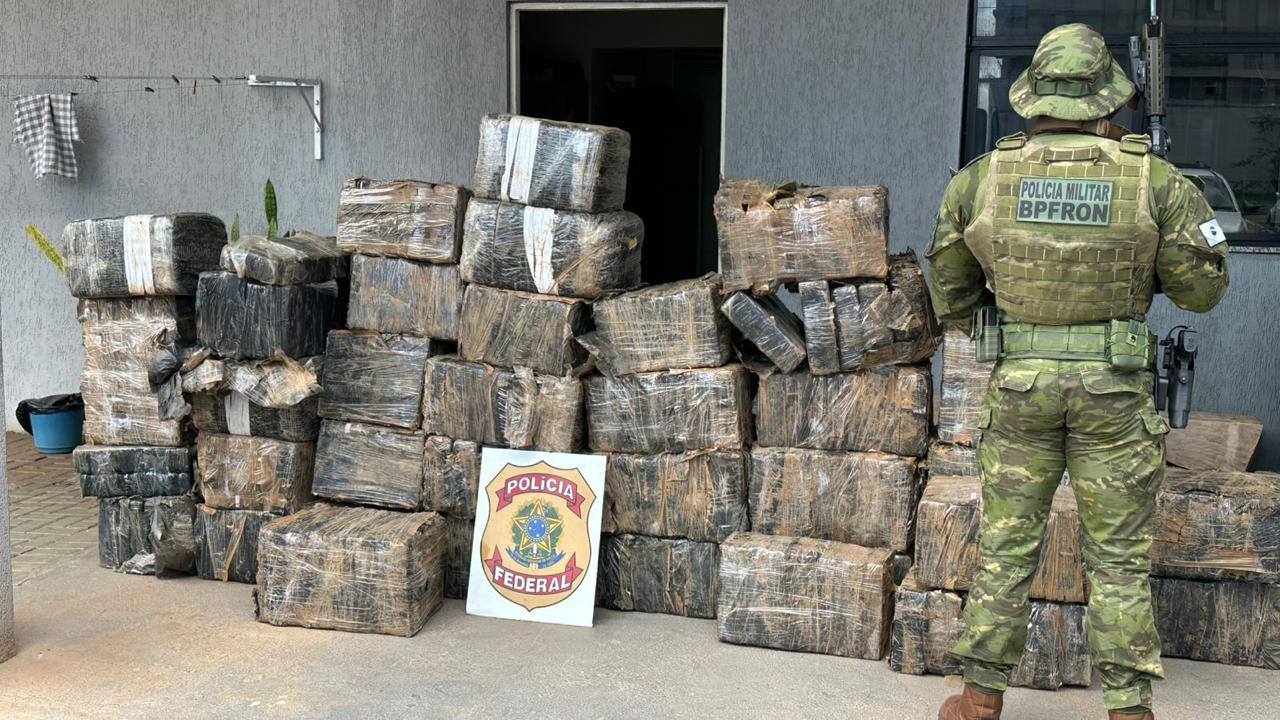 FICCO apreende quase 1,5 tonelada de maconha em caminhão de tecidos em Campo Mourão