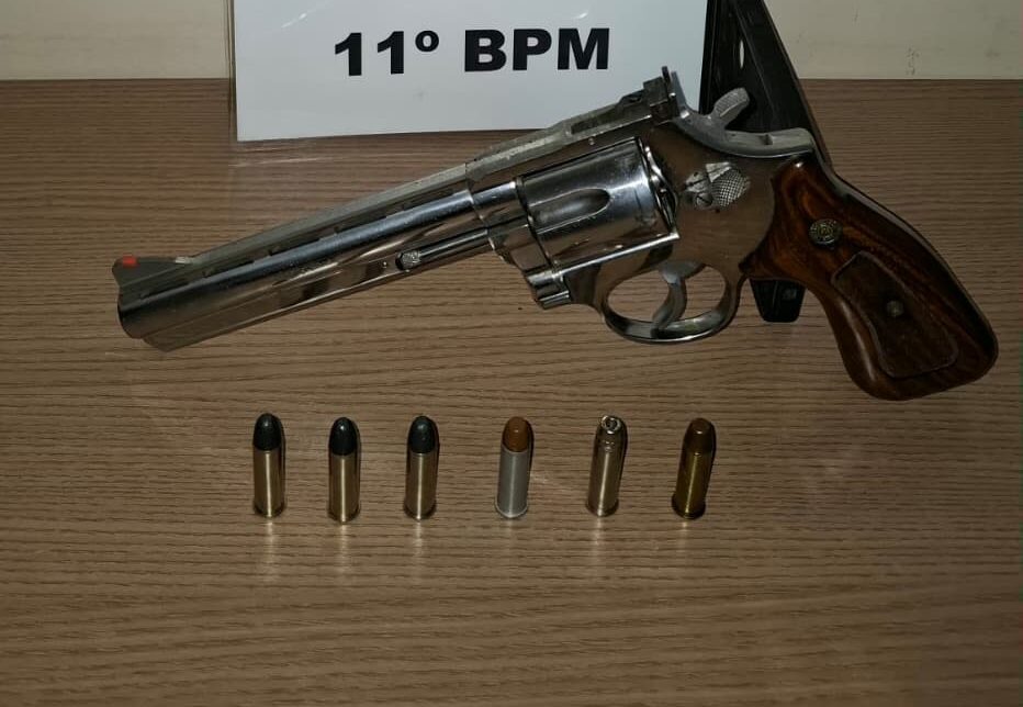 Homem é preso por posse irregular de arma de fogo no Conjunto Ilha Bela