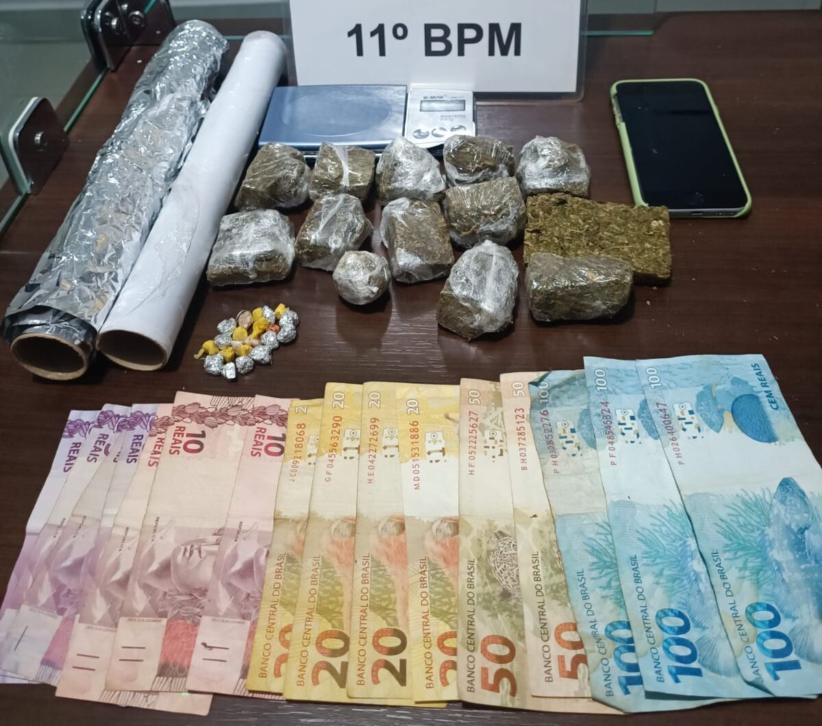 Polícia apreende drogas e dinheiro em operação no Centro de Peabiru