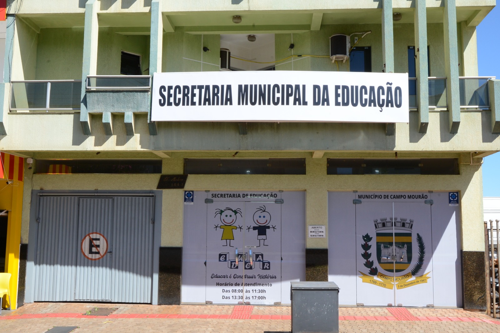 Vouchers para kits de uniformes e materiais escolares serão distribuídos na Secretaria de Educação